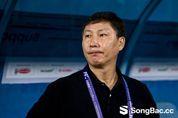 Bão chấn thương chứng minh bản lĩnh của HLV Kim Sang Sik Bão chấn thương chứng minh bản lĩnh của HLV Kim Sang Sik