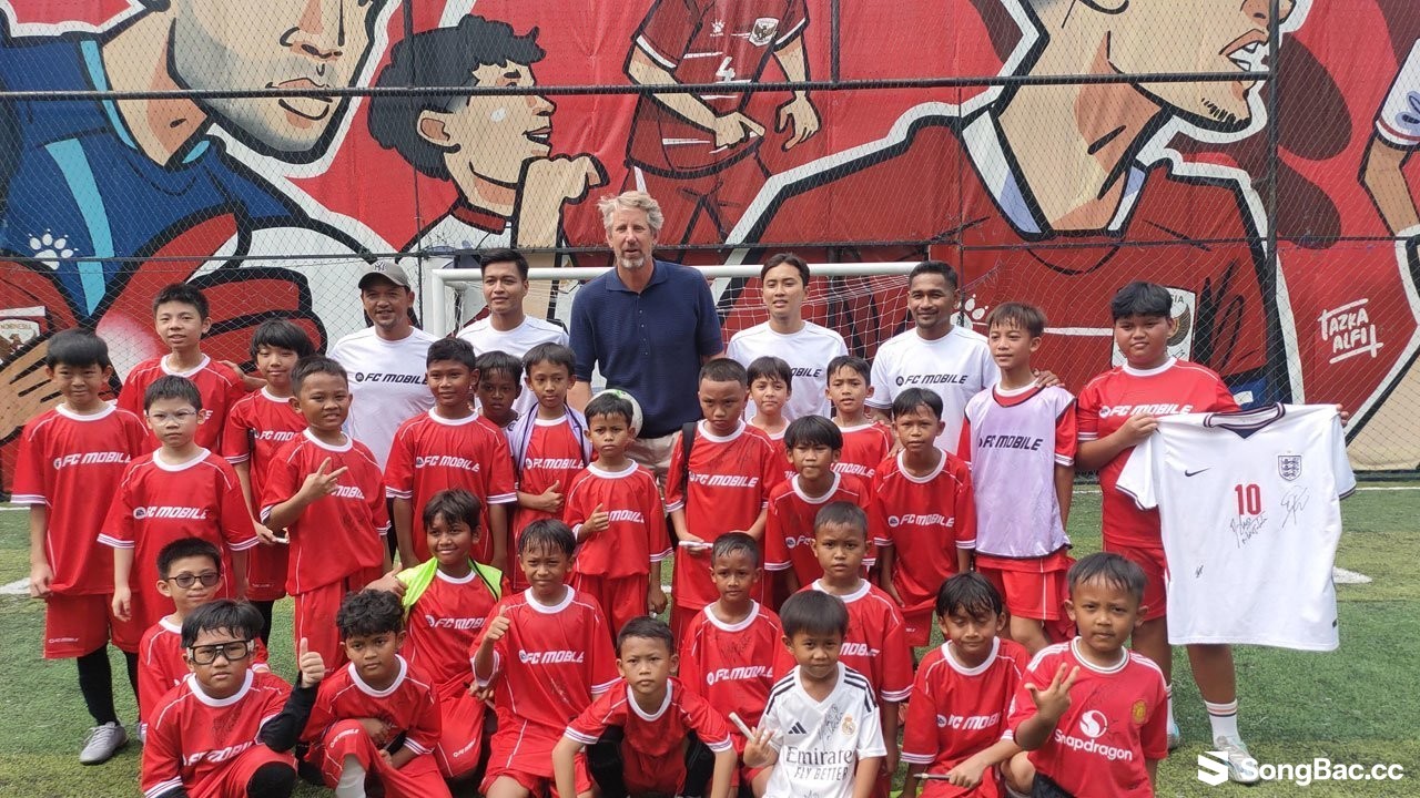 Van der Sar hy vọng Indonesia sớm dự World Cup