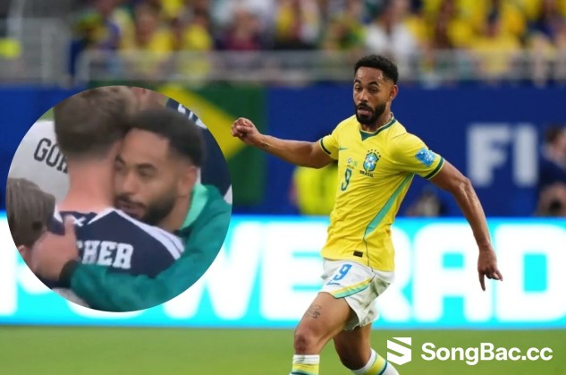 Cunha ôm khích lệ sao trẻ MU trước khi Brazil đè bẹp Scotland