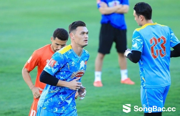 Điểm tin Bóng đá Việt Nam: Patrik Lê Giang bất ngờ vắng mặt; Nam Định chia tay một loạt ngoại binh