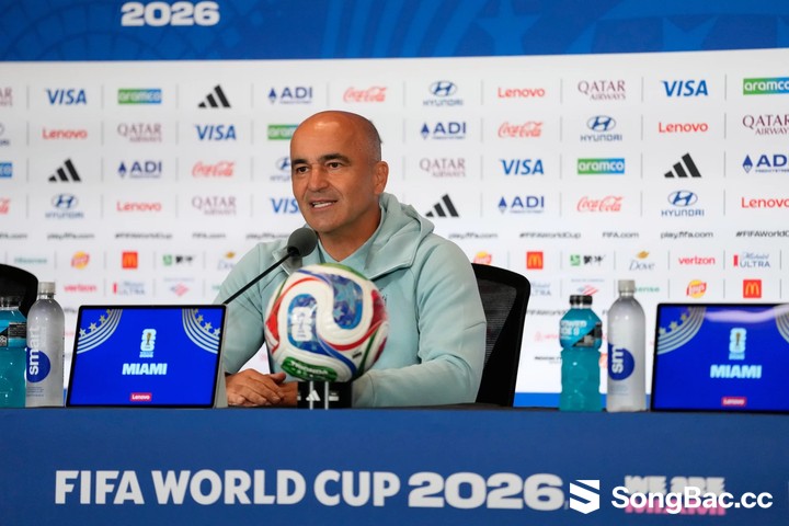 HLV Roberto Martinez khẳng định Ronaldo không gặp vấn đề về thể lực. (Ảnh: AP) HLV Roberto Martinez khẳng định Ronaldo không gặp vấn đề về thể lực. (Ảnh: AP)