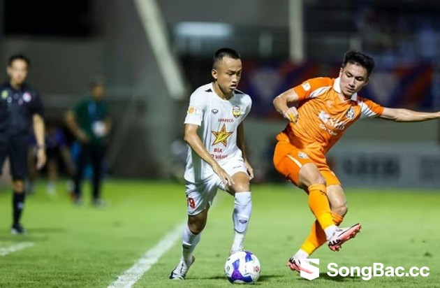 Hồng Lĩnh Hà Tĩnh chia tay 11 cầu thủ trước thềm V.League