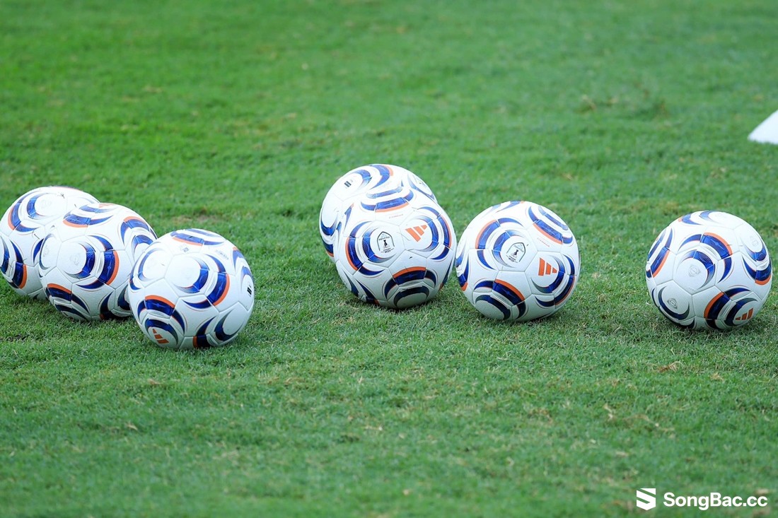 Tuyển Việt Nam rèn quân, làm quen bóng mới trước ASEAN Cup