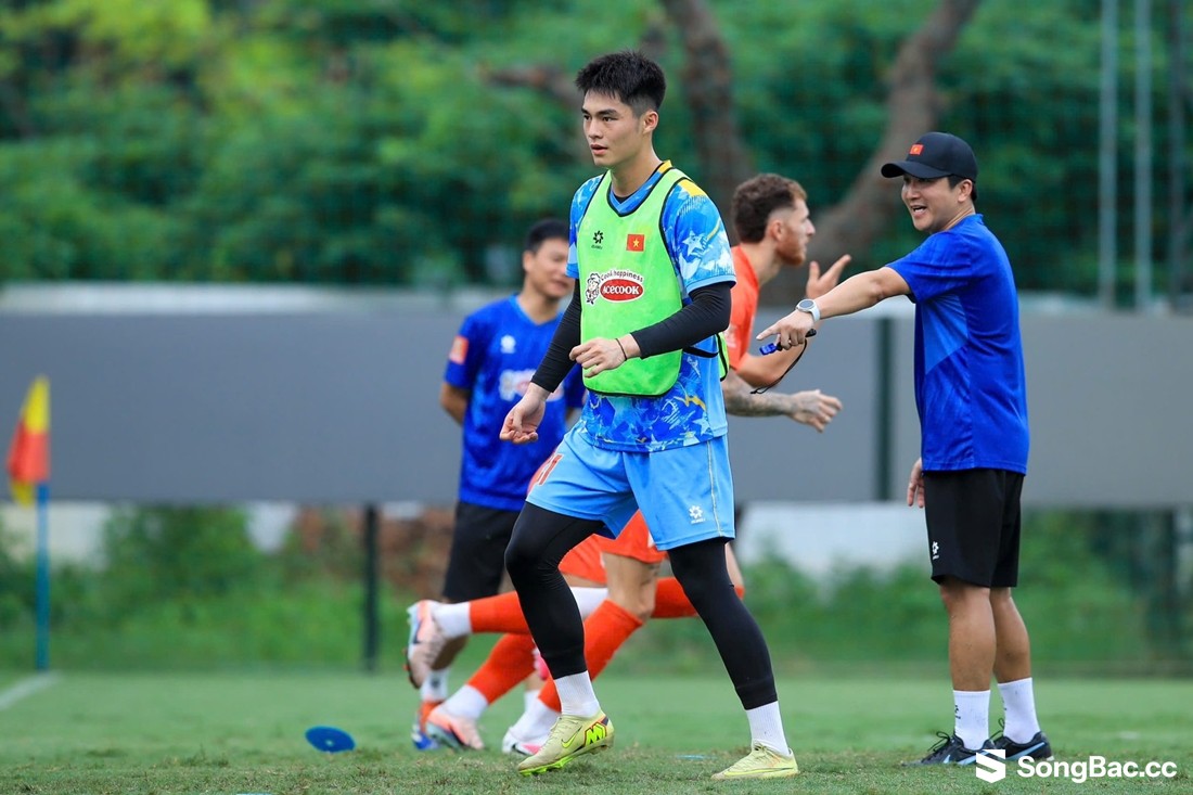 Tuyển Việt Nam rèn quân, làm quen bóng mới trước ASEAN Cup Tuyển Việt Nam rèn quân, làm quen bóng mới trước ASEAN Cup