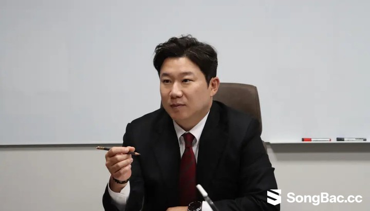 Nghị sĩ Jin Jong-oh cho rằng việc Son Heung-min và Lee Jae-sung không đá chính ở trận gặp Nam Phi có thể xuất phát từ cuộc tẩy chay truyền thông. (Ảnh: Văn phòng Nghị sĩ Jin Jong-oh) Nghị sĩ Jin Jong-oh cho rằng việc Son Heung-min và Lee Jae-sung không đá chính ở trận gặp Nam Phi có thể xuất phát từ cuộc tẩy chay truyền thông. (Ảnh: Văn phòng Nghị sĩ Jin Jong-oh)