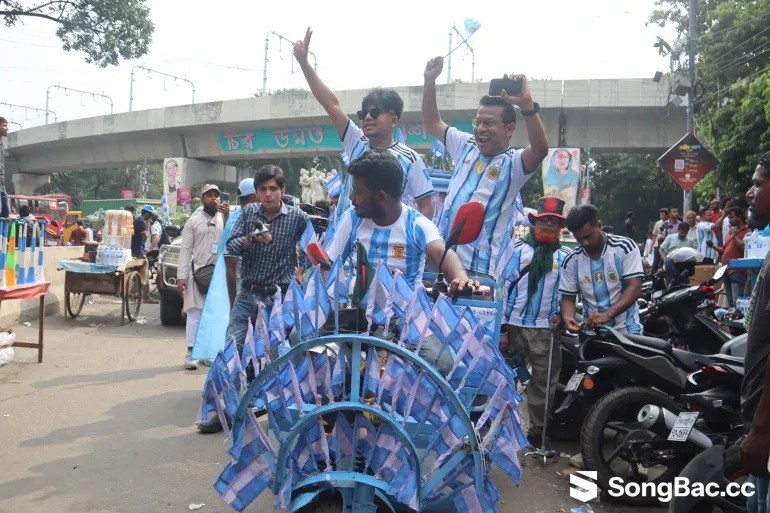 Từ Maradona đến Messi: Tại sao Bangladesh lại “phát cuồng” vì bóng đá Argentina? Từ Maradona đến Messi: Tại sao Bangladesh lại “phát cuồng” vì bóng đá Argentina?