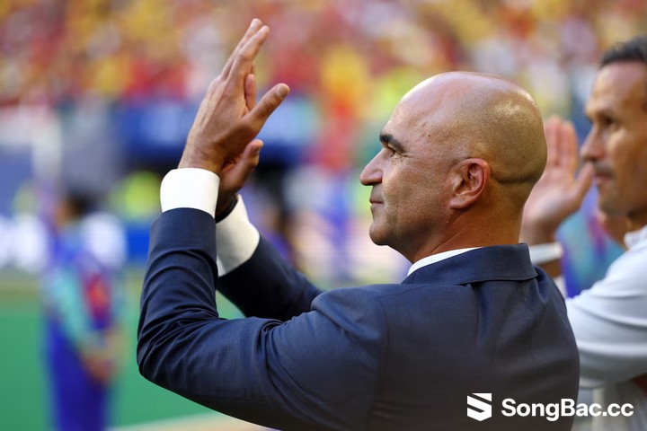 HLV Roberto Martinez cho rằng trọng tài không có quyết định sai lầm trong trận đấu. (Ảnh: Reuters) HLV Roberto Martinez cho rằng trọng tài không có quyết định sai lầm trong trận đấu. (Ảnh: Reuters)