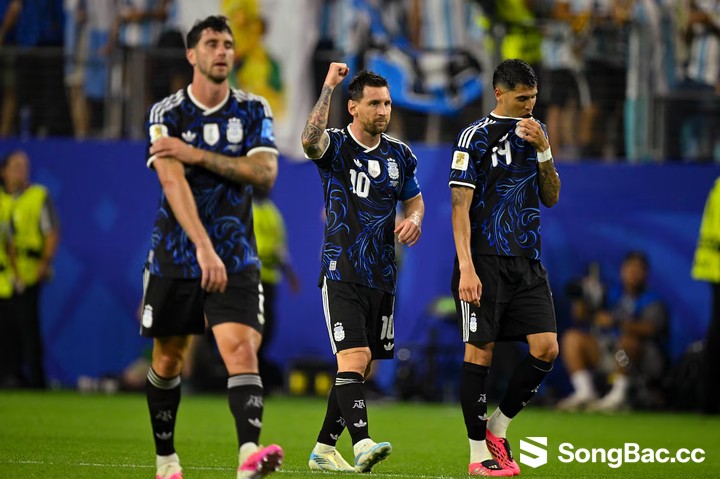 Argentina đánh bại Cape Verde với tỷ số 3-2 để giành vé vào vòng 1/8 World Cup 2026. (Ảnh: Reuters) Argentina đánh bại Cape Verde với tỷ số 3-2 để giành vé vào vòng 1/8 World Cup 2026. (Ảnh: Reuters)
