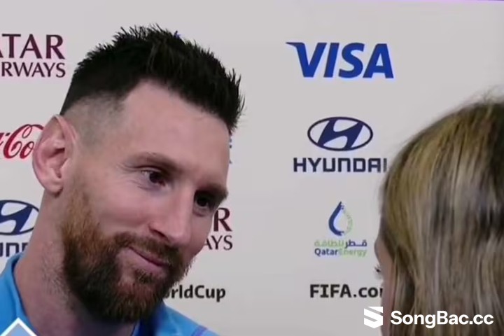 Messi trong cuộc phỏng vấn với Sofia Martinez sau khi giành vé vào vòng chung kết World Cup 2022. Messi trong cuộc phỏng vấn với Sofia Martinez sau khi giành vé vào vòng chung kết World Cup 2022.