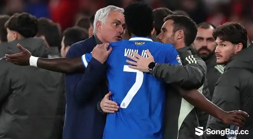 Nhìn Ancelotti, Mourinho có thể tìm thấy cách giúp Vini tỏa sáng Nhìn Ancelotti, Mourinho có thể tìm thấy cách giúp Vini tỏa sáng