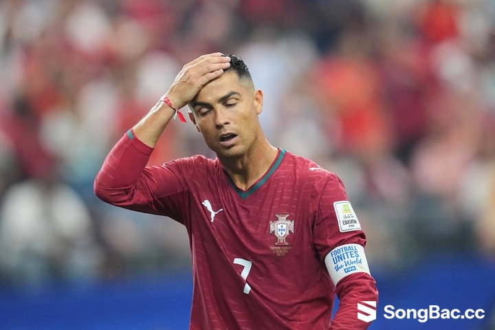 Ronaldo cùng các đồng đội thua Tây Ban Nha 0-1 ở vòng 1/8 World Cup 2026. (Ảnh: AP)
