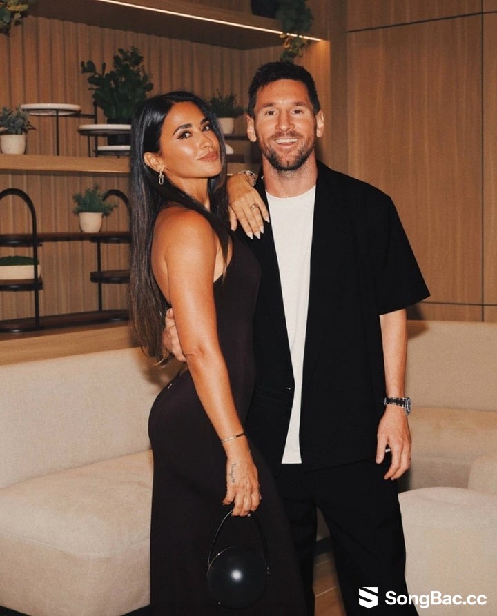 Vợ chồng Messi đã đồng hành bên nhau hơn 3 thập kỷ. Vợ chồng Messi đã đồng hành bên nhau hơn 3 thập kỷ.