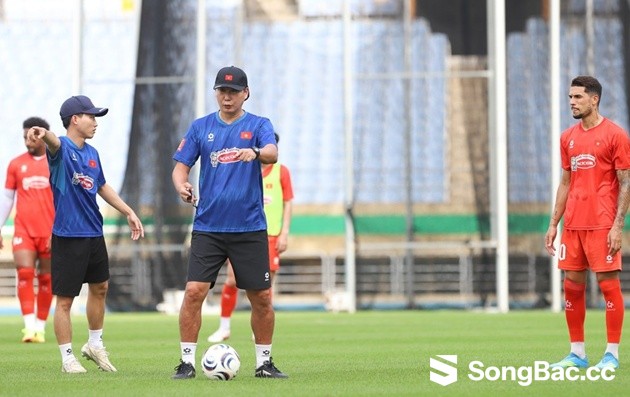 HLV Kim Sang Sik tìm thấy dữ liệu vàng từ trận thắng Yongin FC HLV Kim Sang Sik tìm thấy dữ liệu vàng từ trận thắng Yongin FC