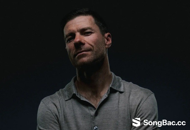 CĐV Chelsea xúc động khi thấy Xabi Alonso đặt chân đến Cobham CĐV Chelsea xúc động khi thấy Xabi Alonso đặt chân đến Cobham