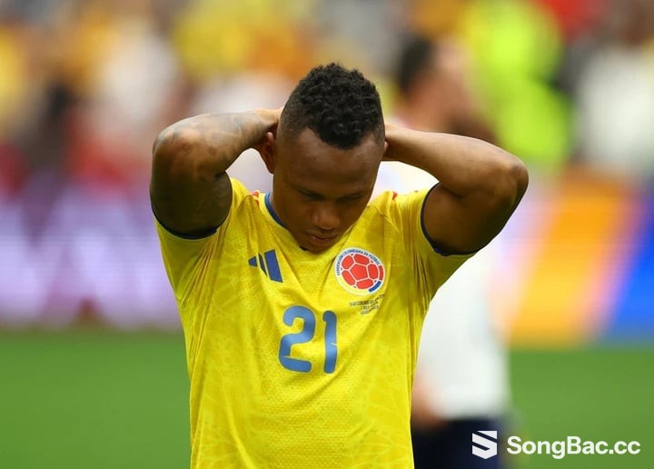 Bỏ lỡ bàn thắng ở World Cup, tiền vệ Colombia bị doạ giết