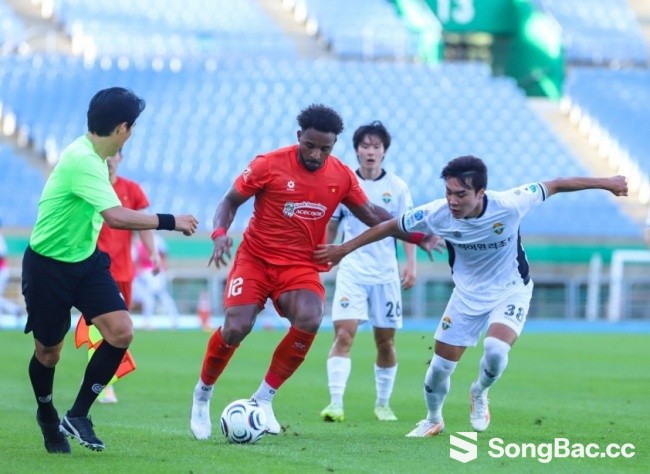 Điểm tin bóng đá Việt Nam 14/7: CAHN chiêu mộ cựu sao Everton; CĐV Đông Nam Á đánh giá cao thầy trò Kim Sang-sik Điểm tin bóng đá Việt Nam 14/7: CAHN chiêu mộ cựu sao Everton; CĐV Đông Nam Á đánh giá cao thầy trò Kim Sang-sik