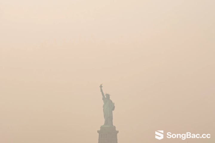 Khói từ đám cháy rừng tại Canada đã khiến chất lượng không khí ở bang New York, New Jersey và Connecticut đạt ngưỡng có hại cho sức khỏe. (Ảnh: AP)