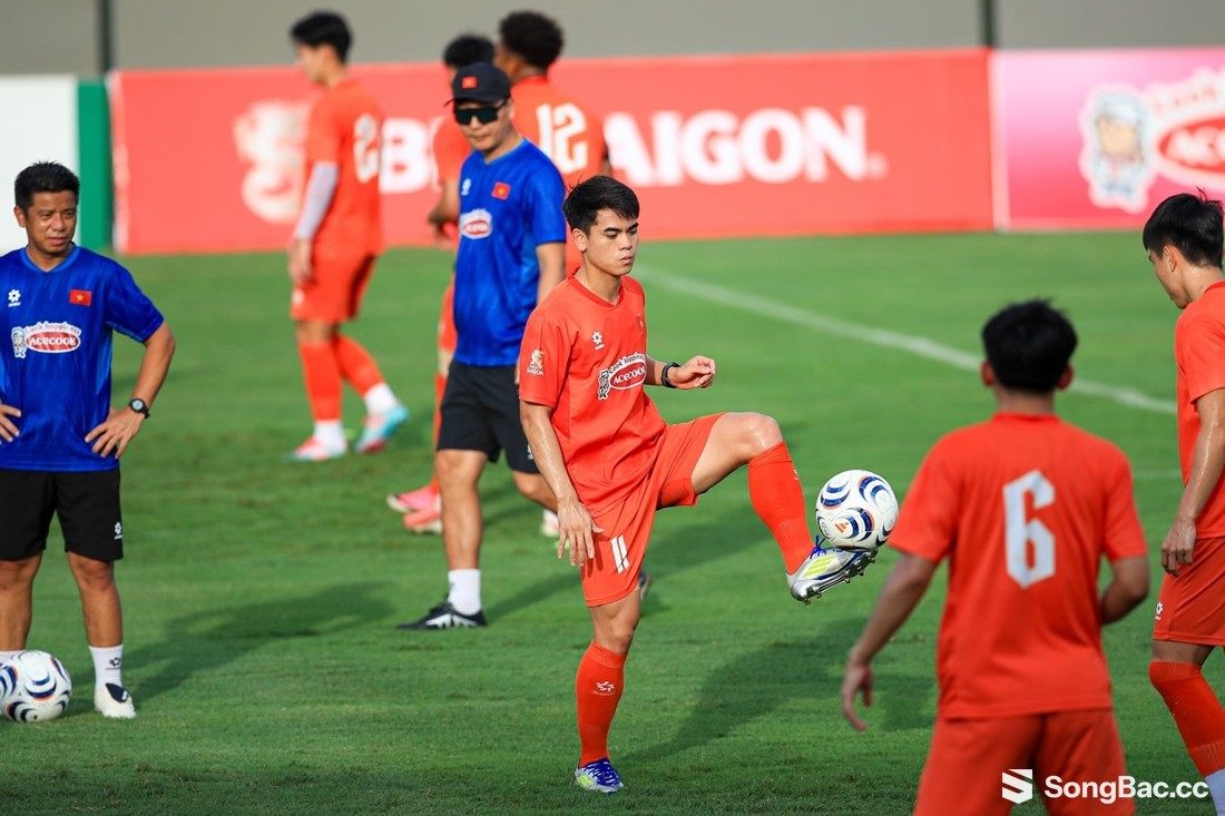 Văn Khang lỡ hẹn ASEAN Championship 2026 vì chấn thương Văn Khang lỡ hẹn ASEAN Championship 2026 vì chấn thương