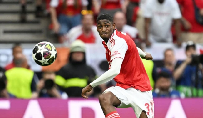 Mosquera là lời giải cho bài toán thay thế Saliba của Arsenal? Mosquera là lời giải cho bài toán thay thế Saliba của Arsenal?