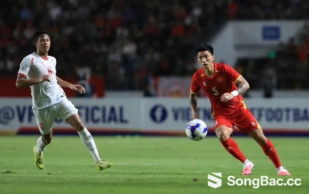 Thoát vai trung vệ, Đoàn Văn Hậu bùng nổ ở hành lang trái Thoát vai trung vệ, Đoàn Văn Hậu bùng nổ ở hành lang trái