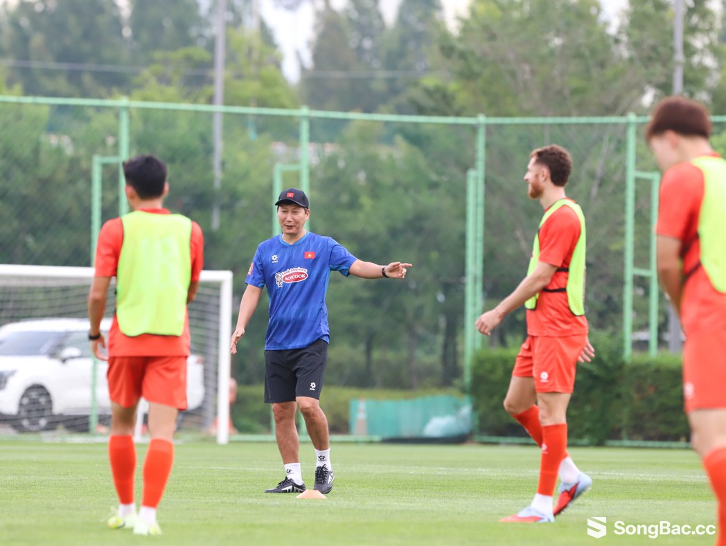 Việt Nam tìm thấy sự cân bằng cho ASEAN Cup