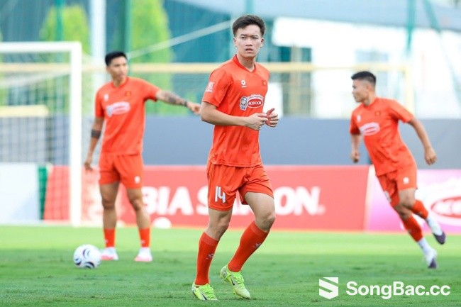 HLV Kim Sang-sik xây dựng hàng công rực lửa cho Việt Nam HLV Kim Sang-sik xây dựng hàng công rực lửa cho Việt Nam