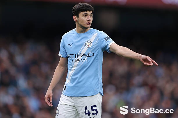 Man City chuẩn bị trói chân Khusanov và Doku đến năm 2031