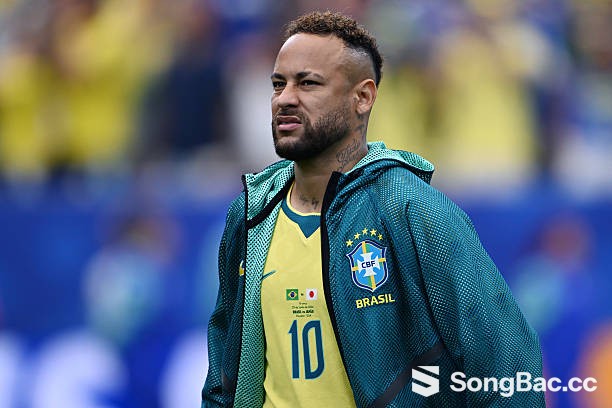 Neymar đáp trả CĐV khi bị chỉ trích đi chơi poker