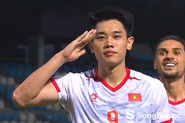 Cú hat-trick khẳng định giá trị của Đình Bắc ở tuyển Việt Nam
